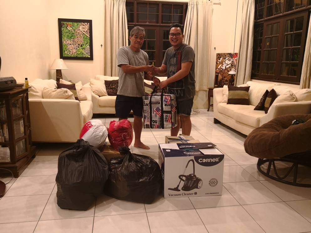 Donation to Long Peluan